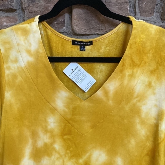 NWT Chacha Vente yellow and white top with pearlized button detail. 1X - Picture 5 of 10